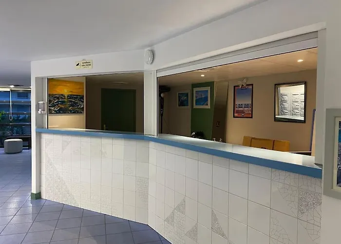 Tres Bel Palais Festivals Croisette Suquet