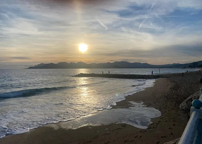 Tres Bel Palais Festivals Croisette Suquet Cannes